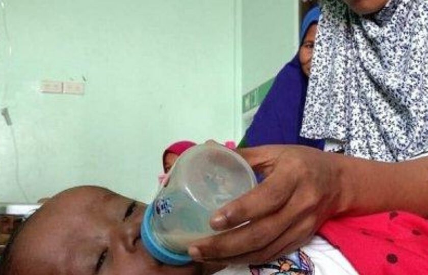 Hijau dan Kuning Geometris Modern Donasi dan Sedekah Ramadan Konten Facebook – 4